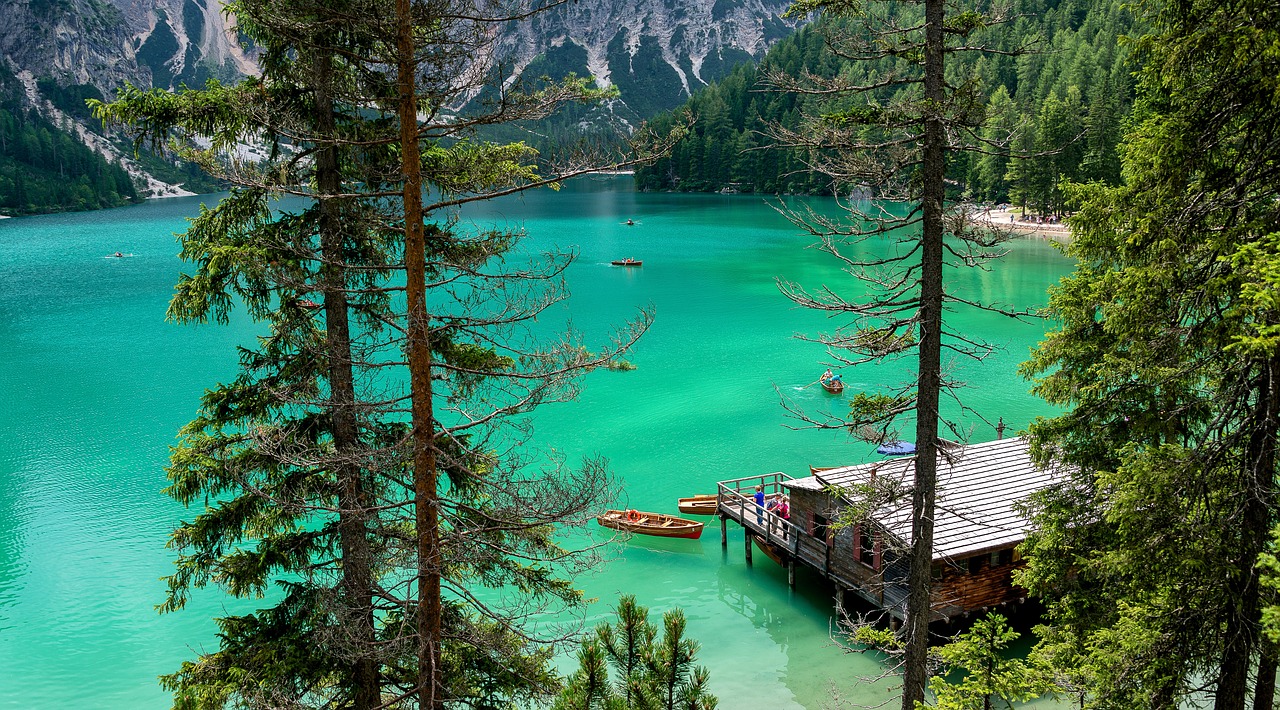 lake braies alps free photo