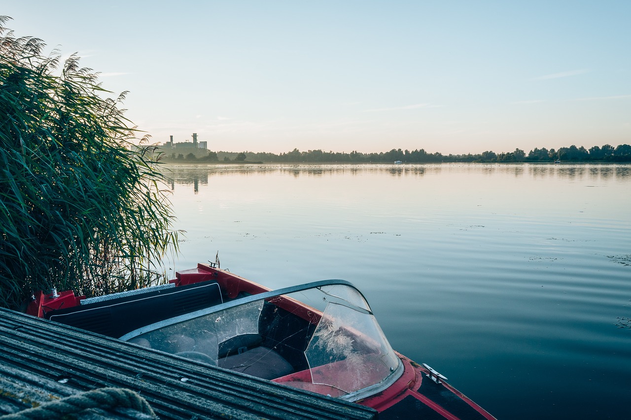 lake water reflection free photo