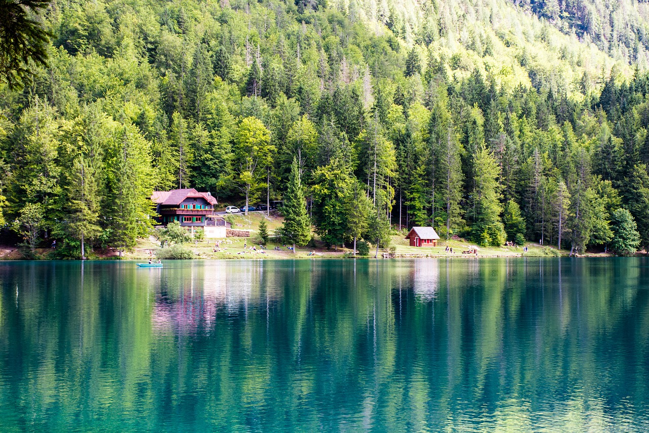 lake mountain fusine free photo