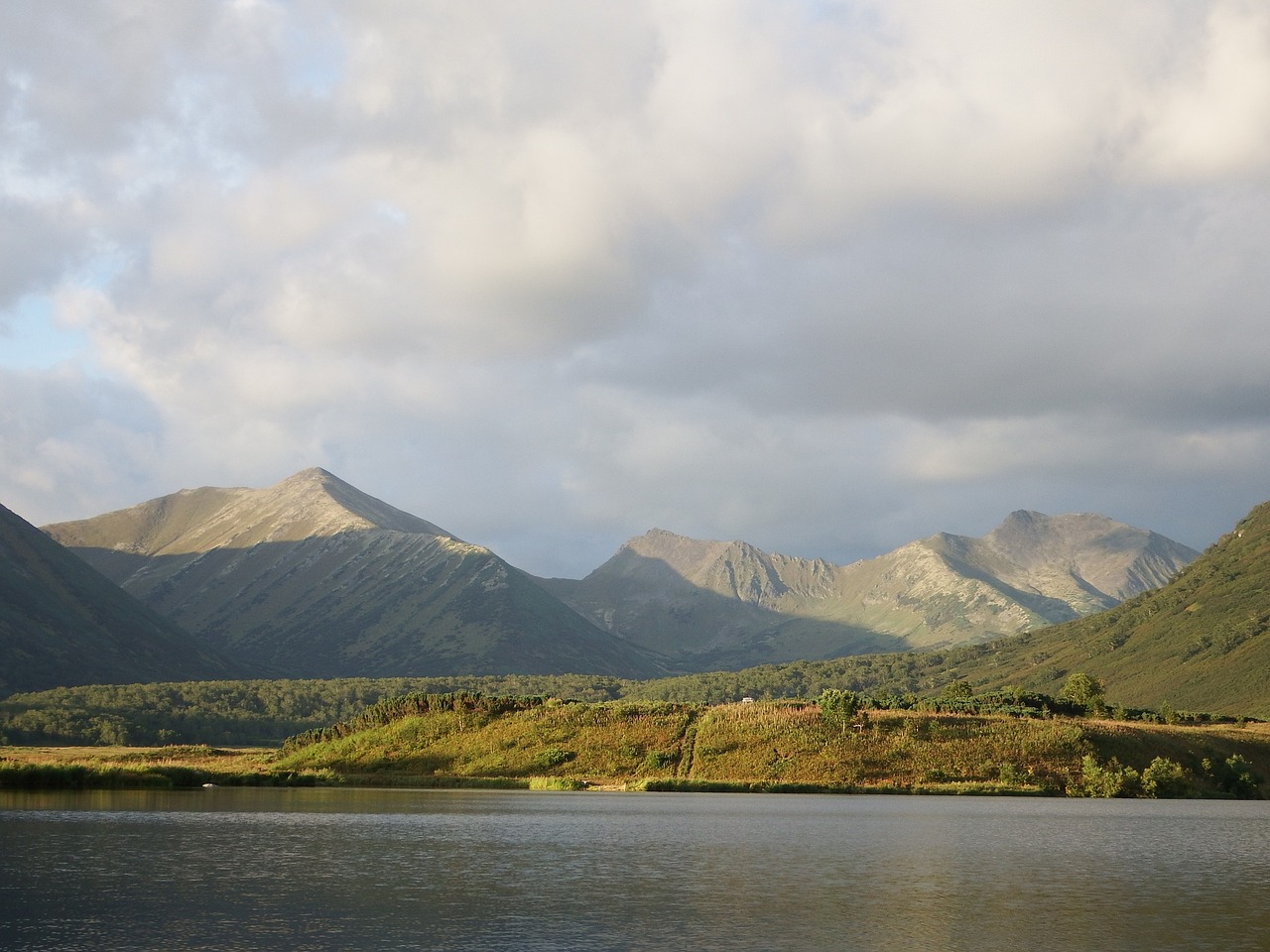 lake mountains forest free photo