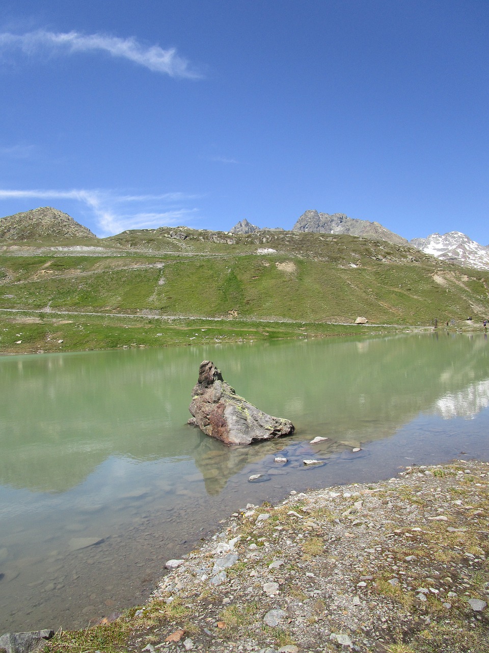 lake mountains water free photo