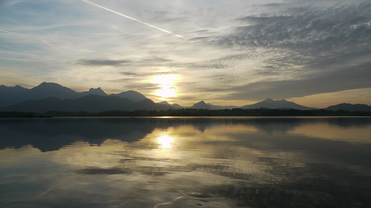 lake mountains sunset free photo