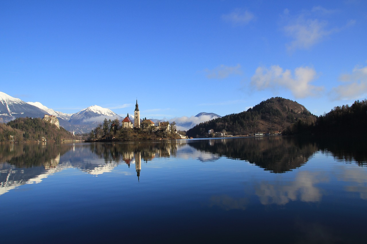 lake castle alps free photo