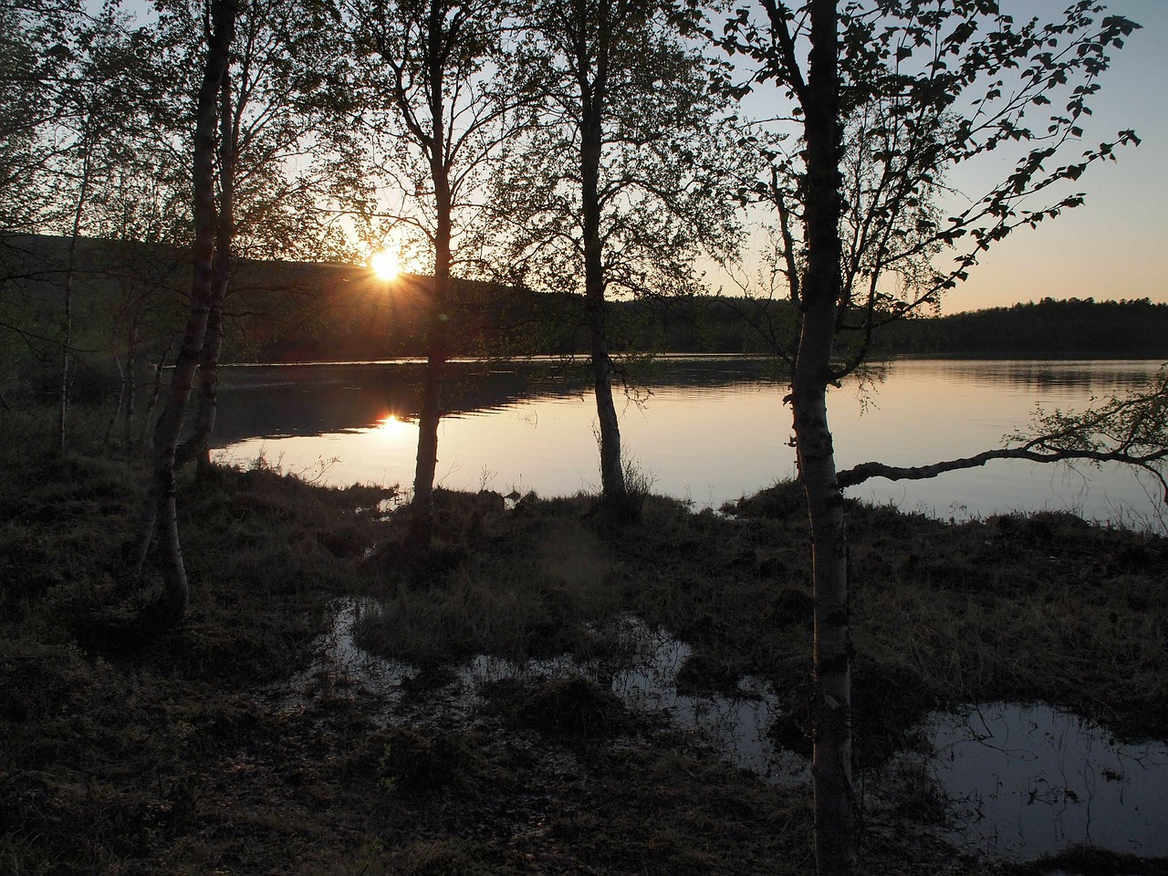 lake midnight sun beautiful views free photo