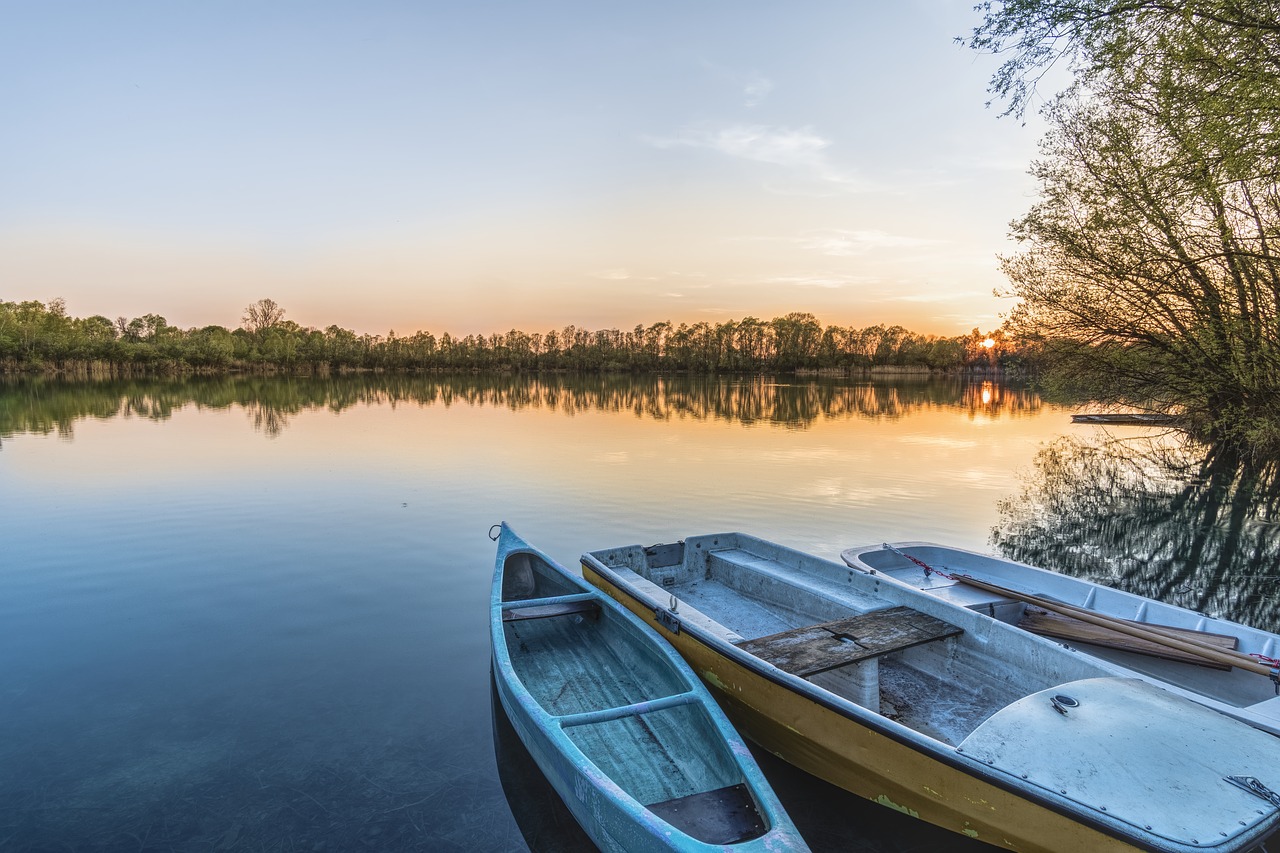 lake  water  boats free photo