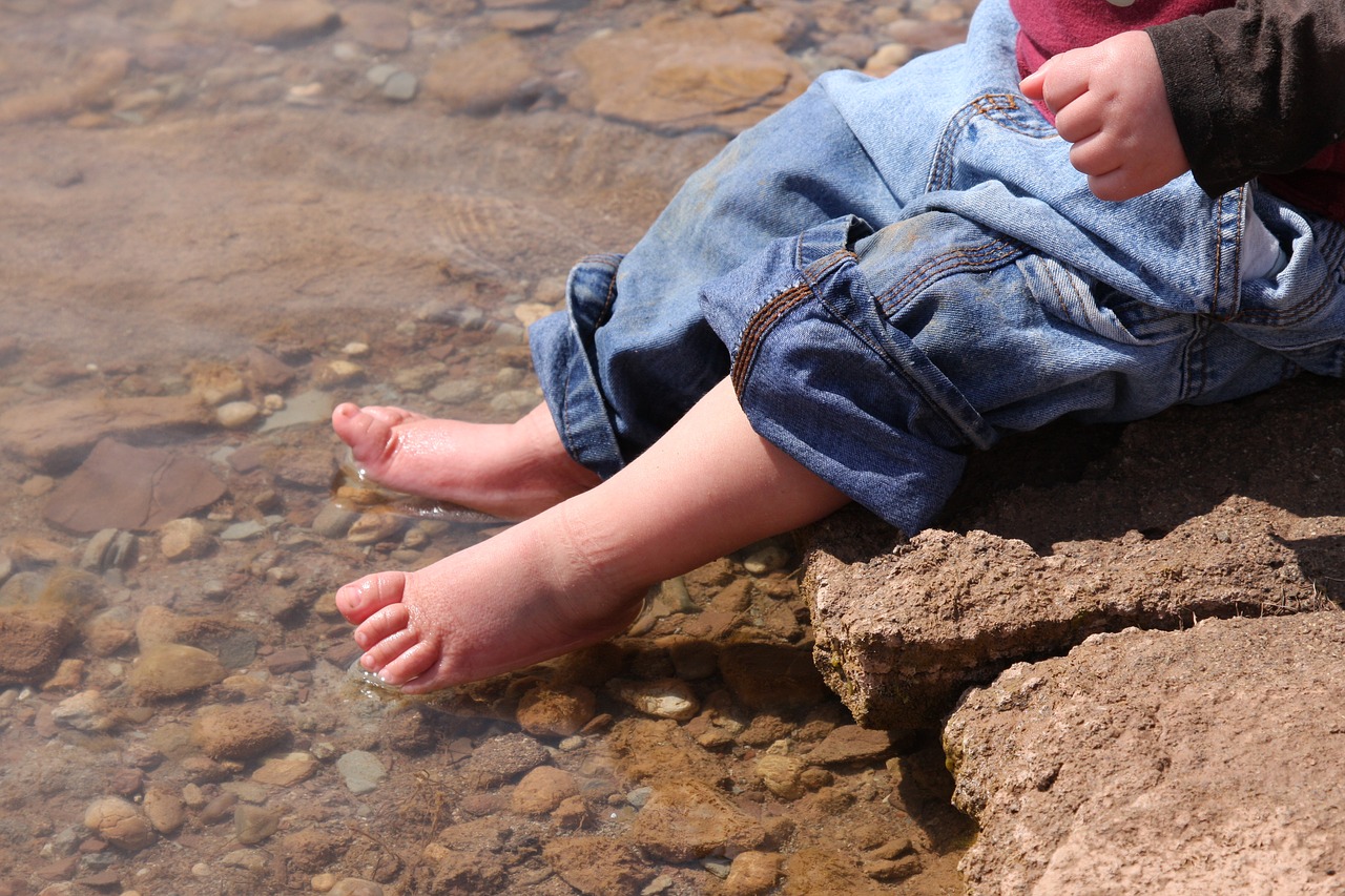 lake  fun  toes free photo