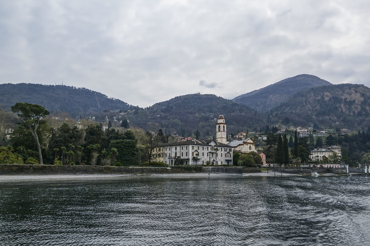 lake  italy  landscape free photo