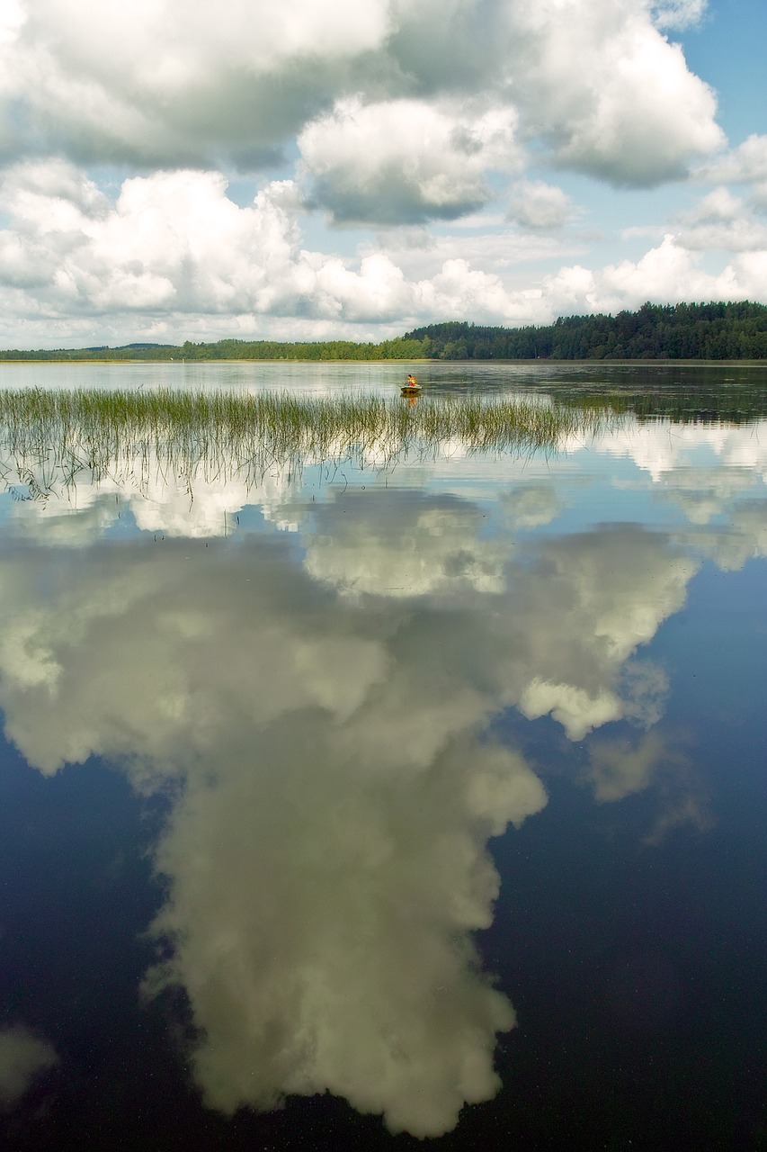 lake  mirroring  cloud free photo