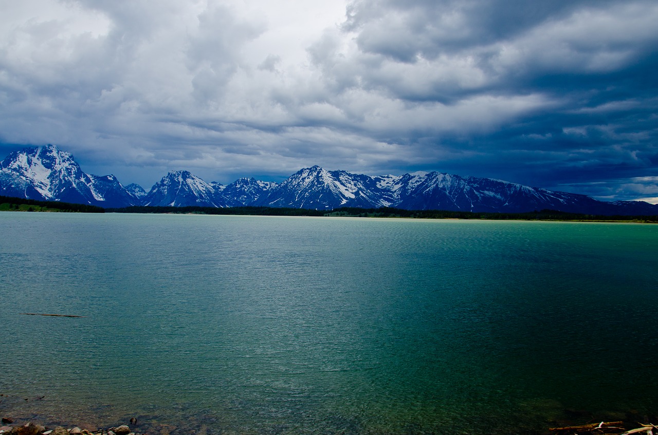 lake  mountains  landscape free photo