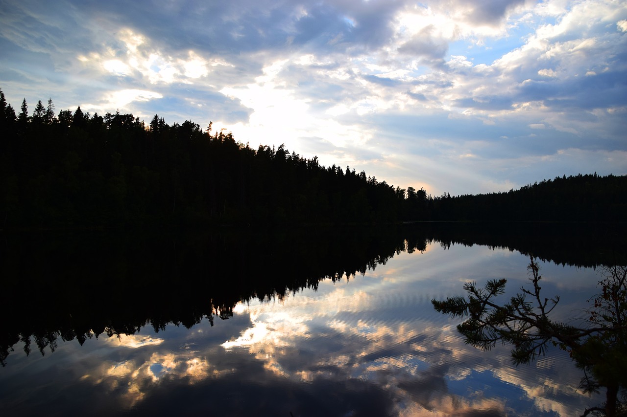 lake  mirroring  water free photo