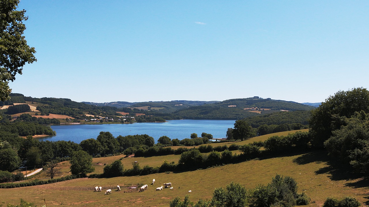 lake pannecière blue free photo