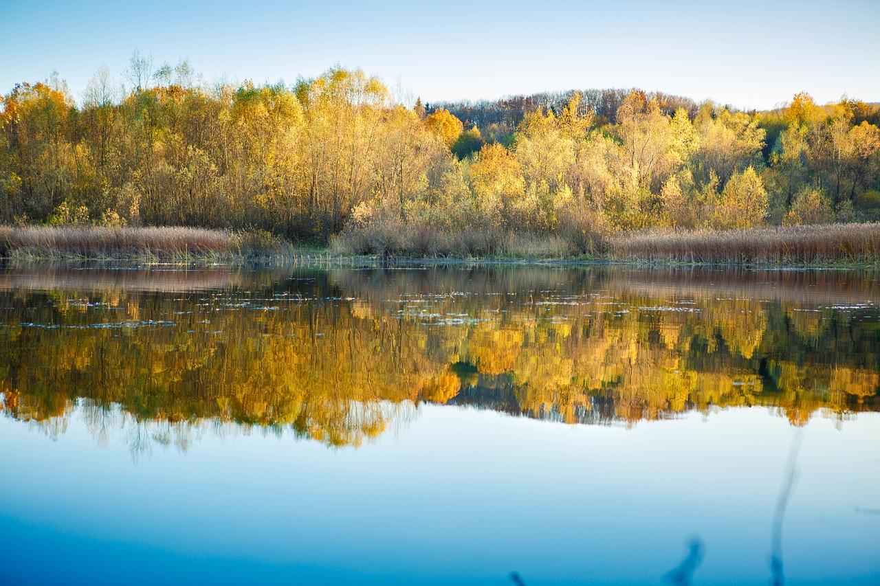 lake  sky  autumn free photo