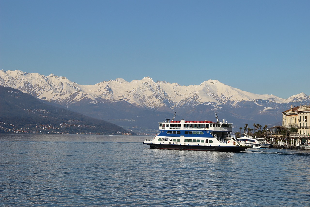 lake  ferry  como free photo