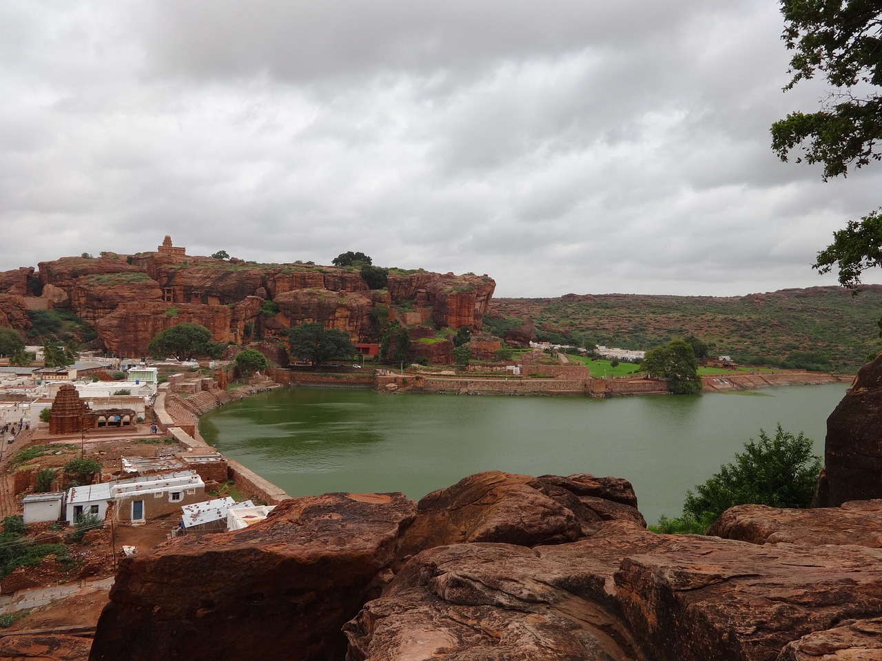 lake agasthya lake temple pond free photo