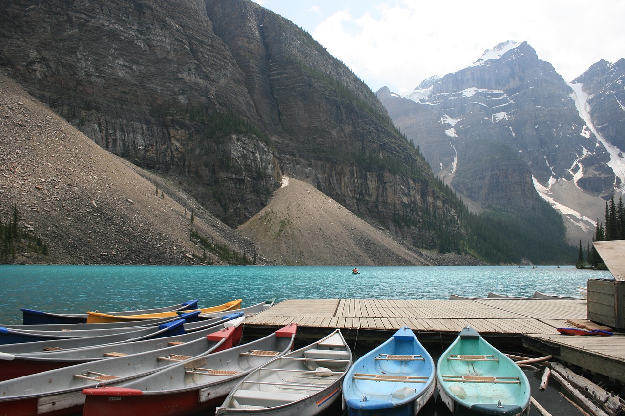 lake  mountains  blue water free photo