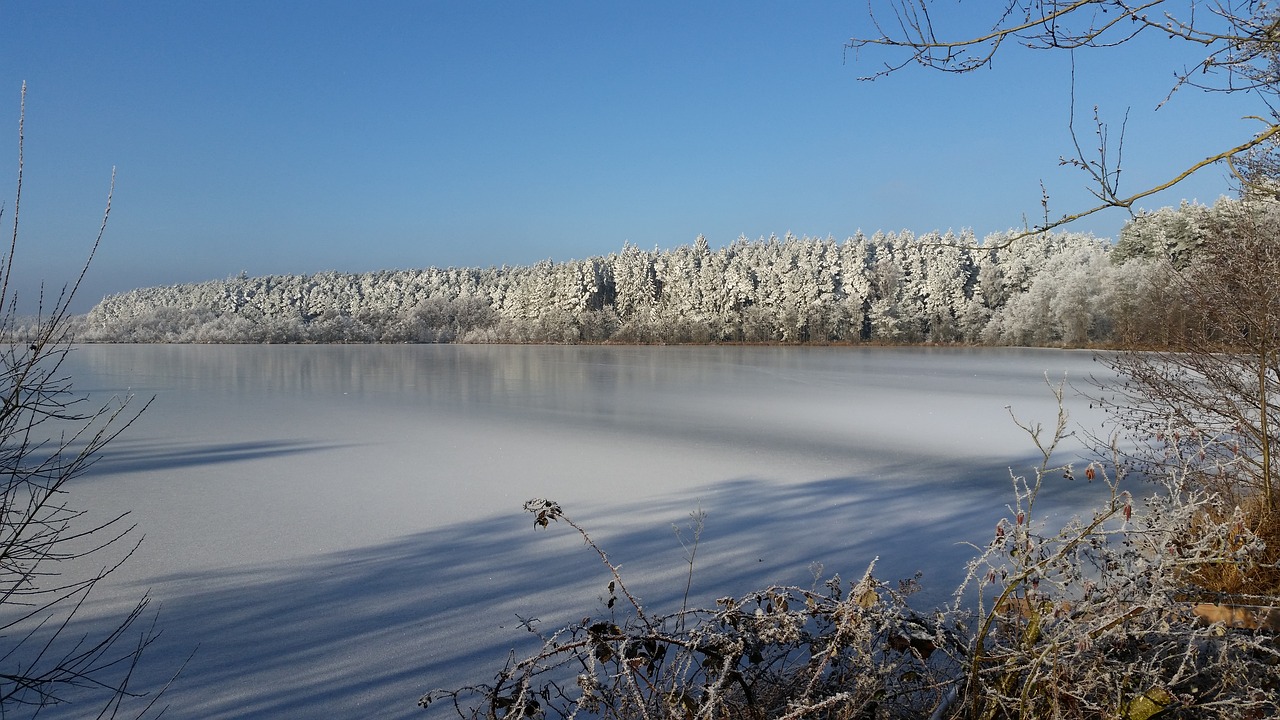 lake  winter  frozen free photo