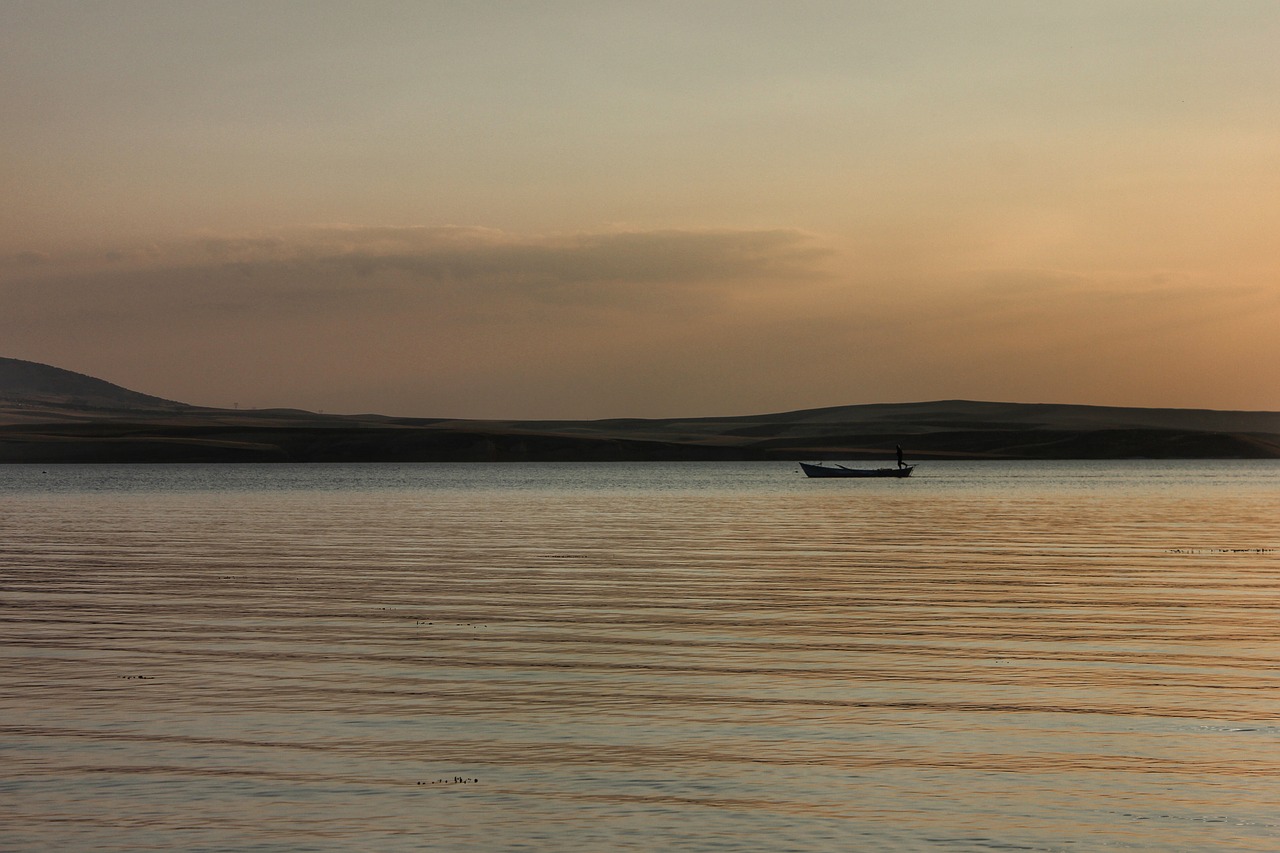 lake  boat  nature free photo