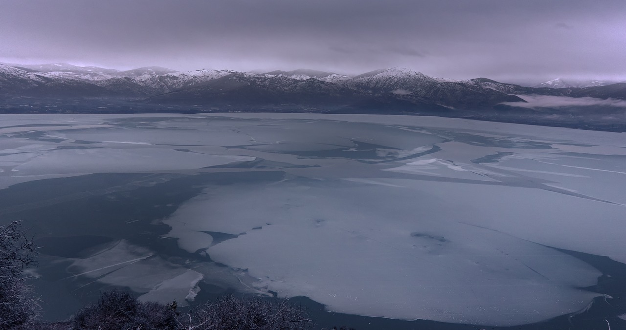 lake  frozen  kastoria free photo