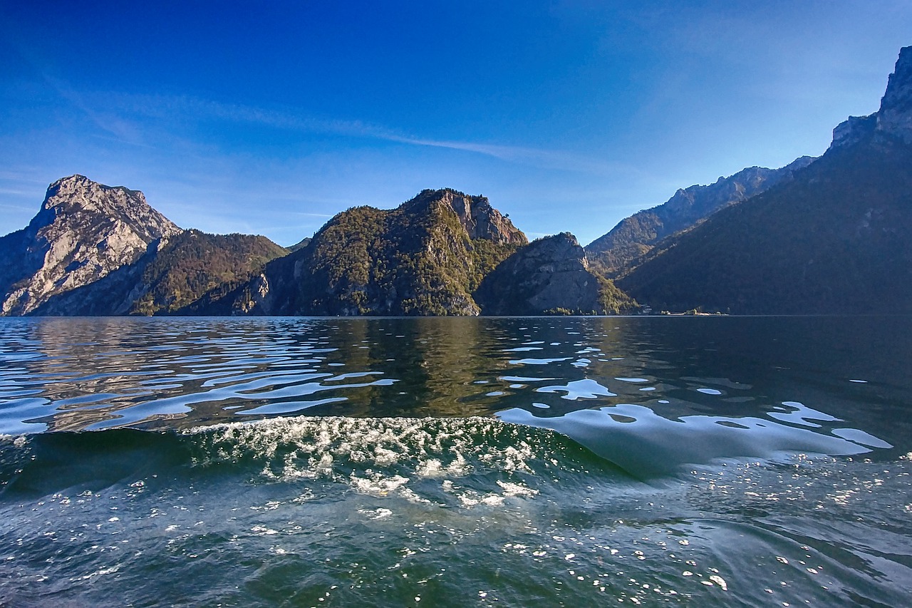 lake  mountains  landscape free photo