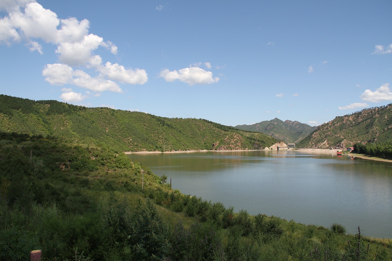 lake ulan butong blue sky free photo