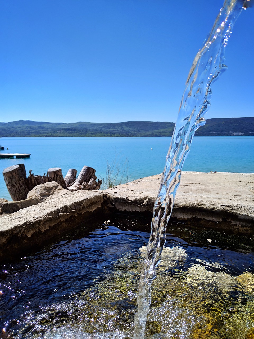 lake  water  fountain free photo