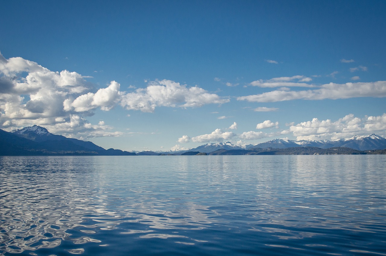 lake mirror water free photo