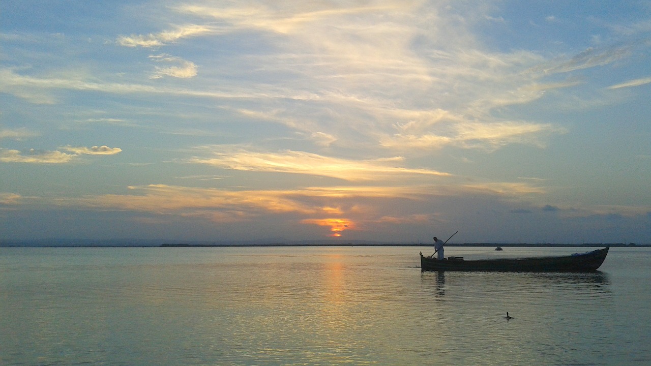 lake boat sunset free photo