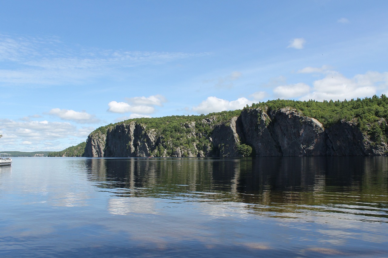 lake nature scenic free photo