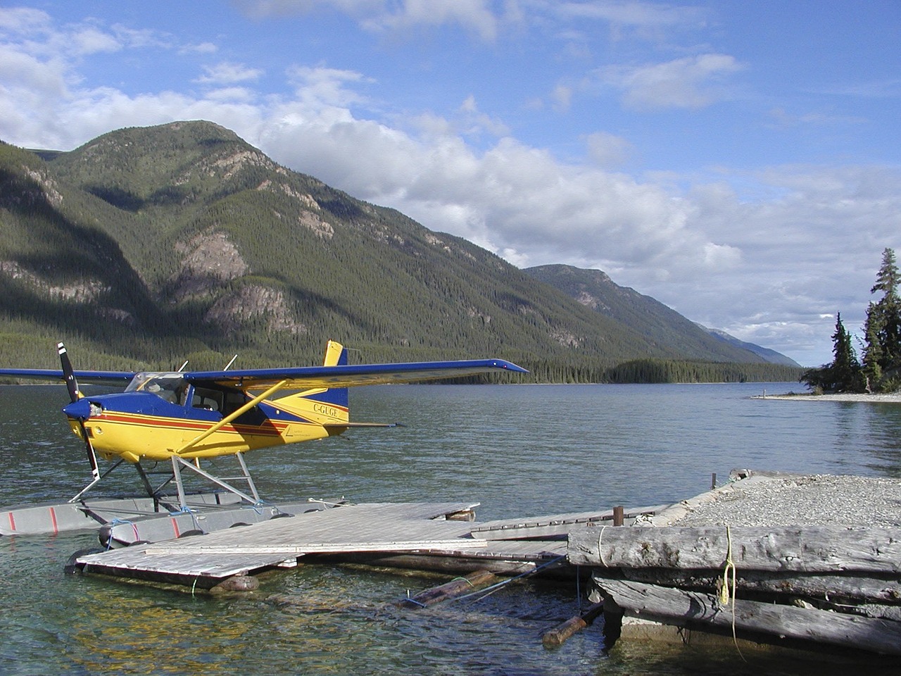 lake float plane water free photo