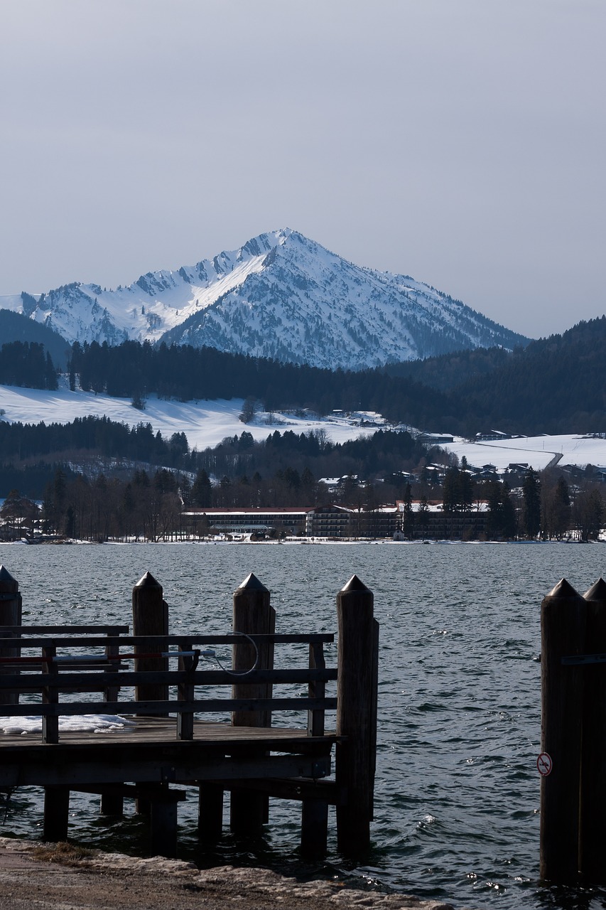 lake mountain snow free photo