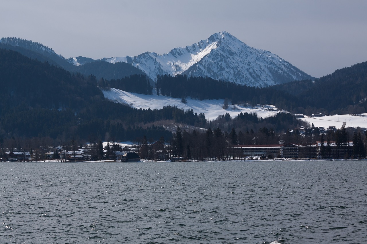 lake mountain snow free photo