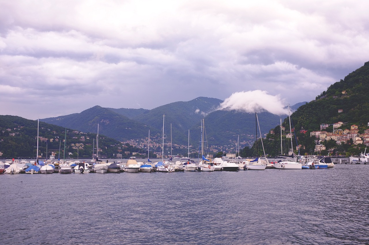 lake yachts como free photo