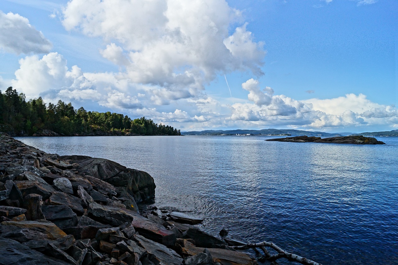 lake sea by the sea free photo