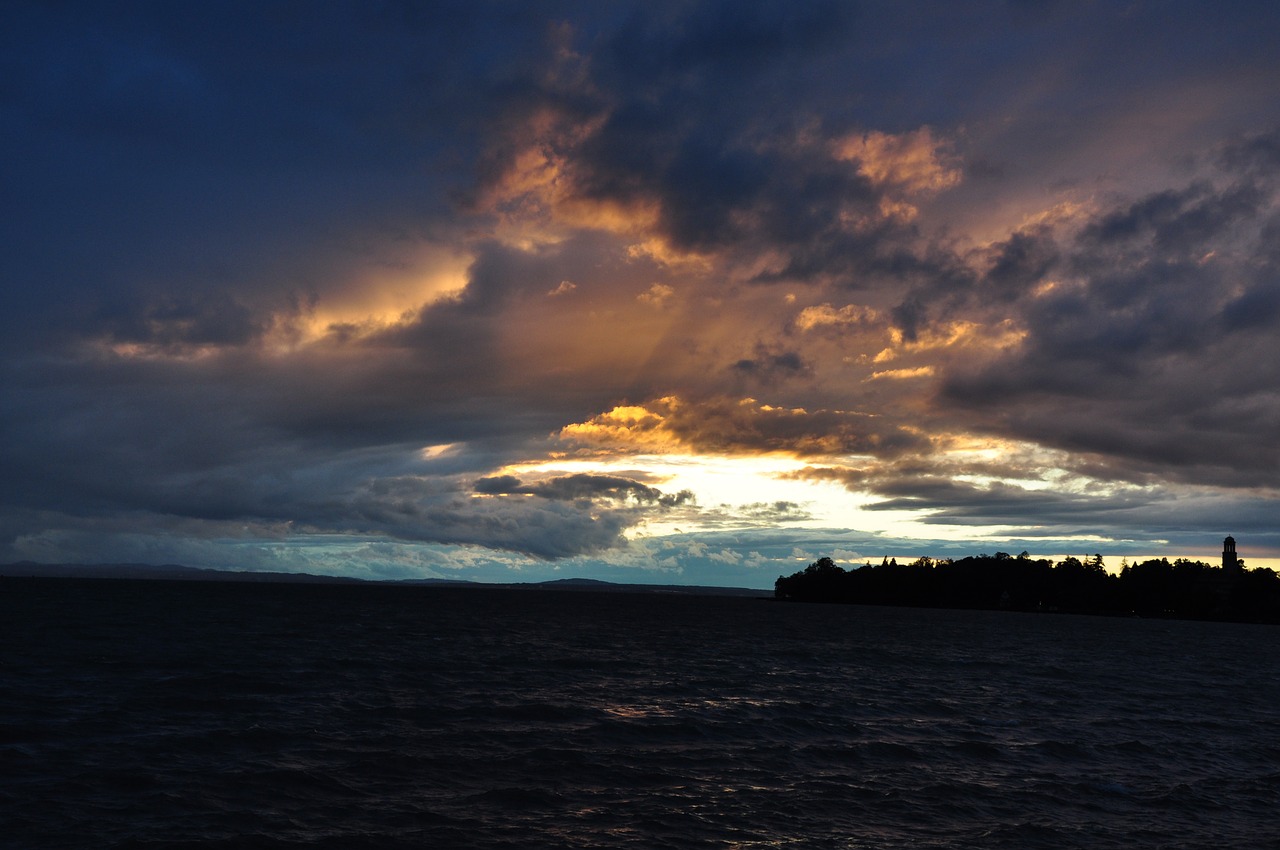 lake abendstimmung clouds free photo