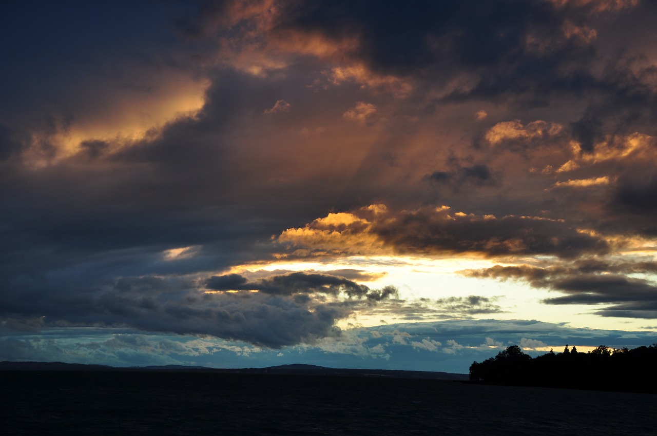 lake abendstimmung clouds free photo