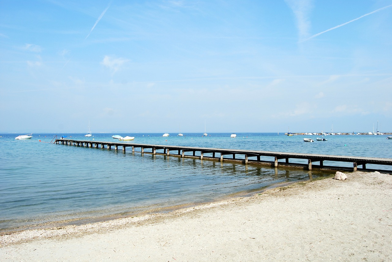 lake garda jetty free photo