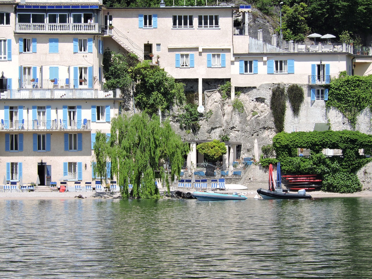 lake house buildings free photo