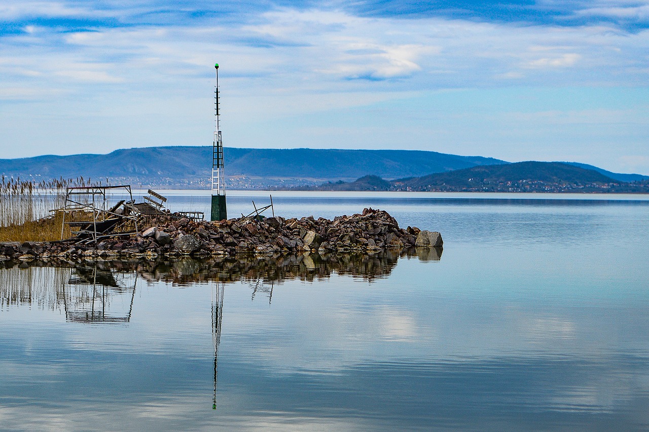 lake balaton  autumn  lake free photo