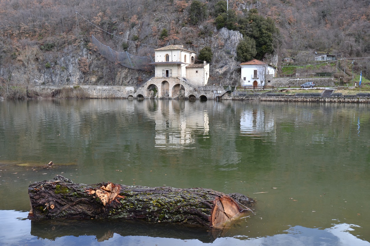 lake barrea barrea lake italy free photo