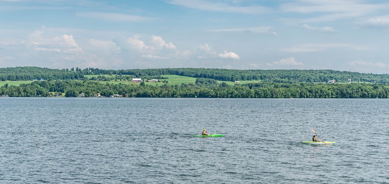 lake carmi  vermont  rural free photo