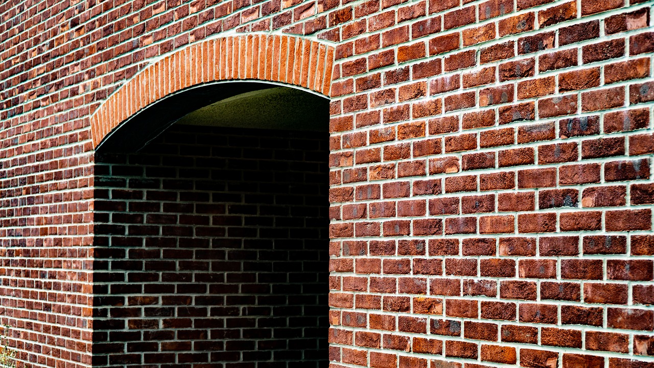 lake dusia  tunnel  brick free photo