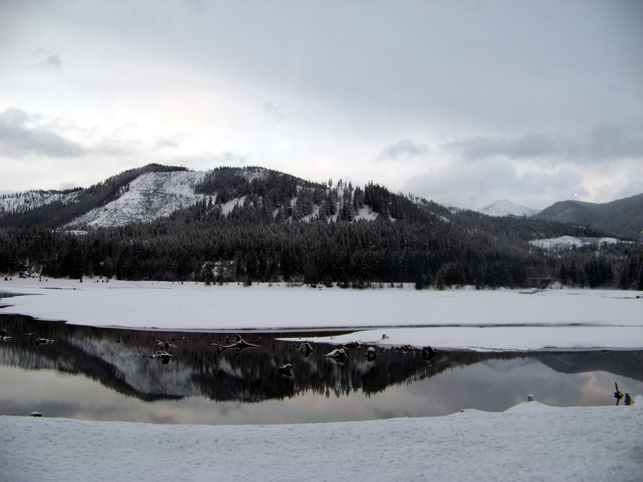 lake snow mountain free photo