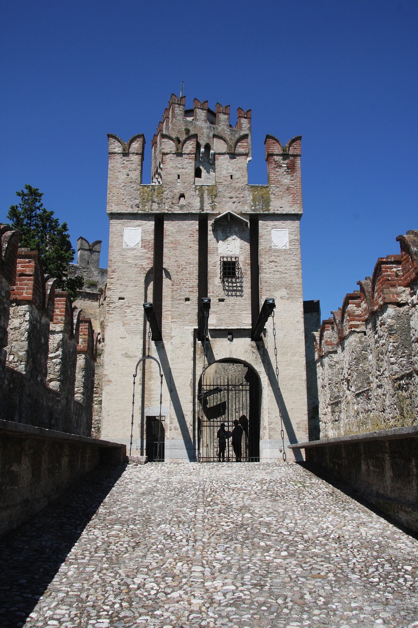 lake garda castle italy free photo