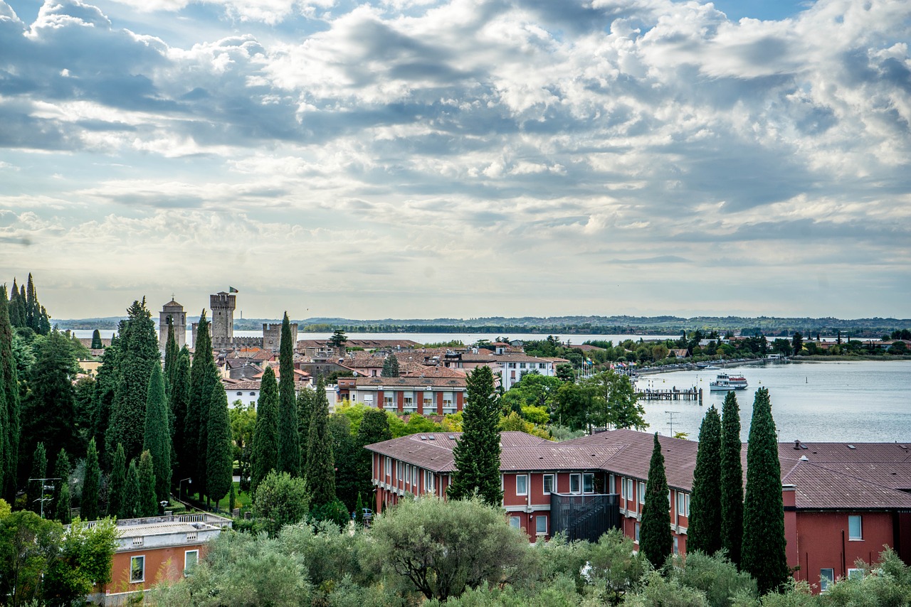 lake garda sirmione italy free photo