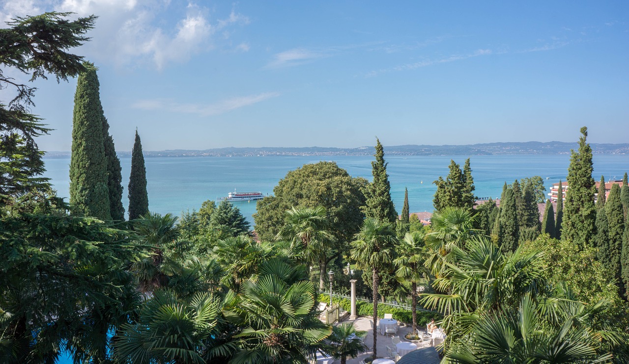 lake garda sirmione italy free photo