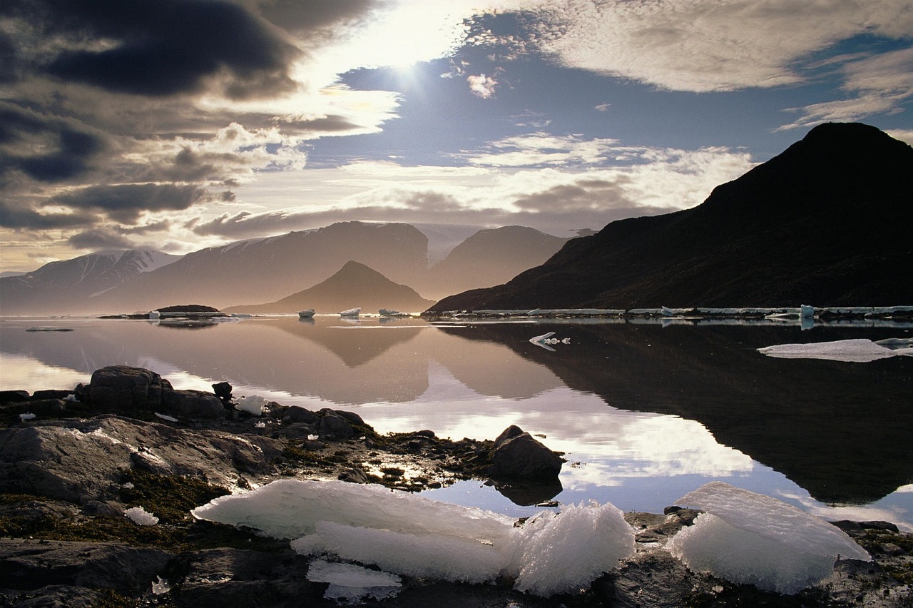 lake landscape scenic water free photo