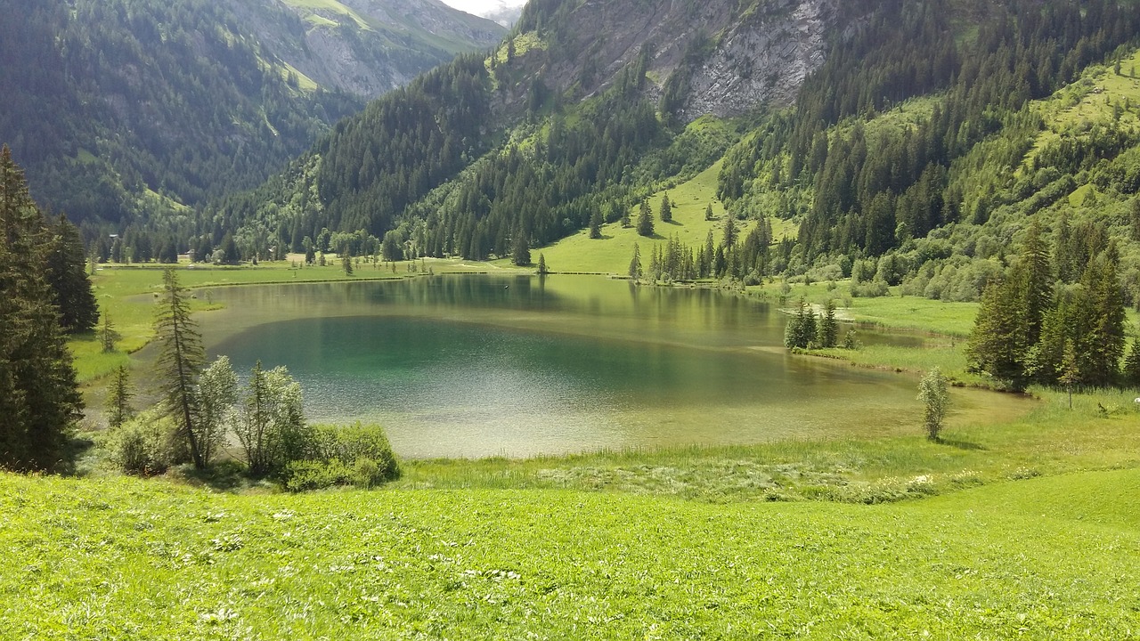 lake lauenen hiking lake free photo