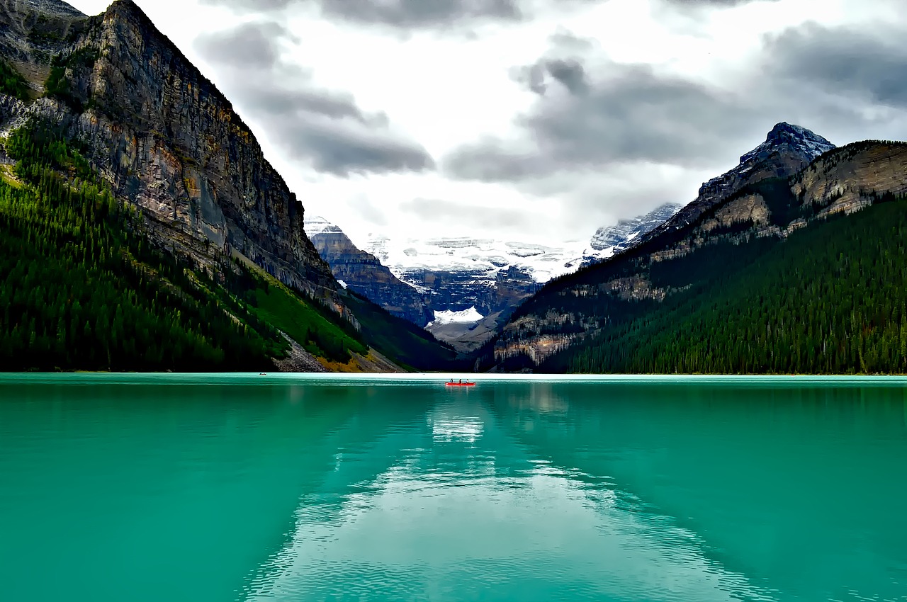 lake louise canada boat free photo