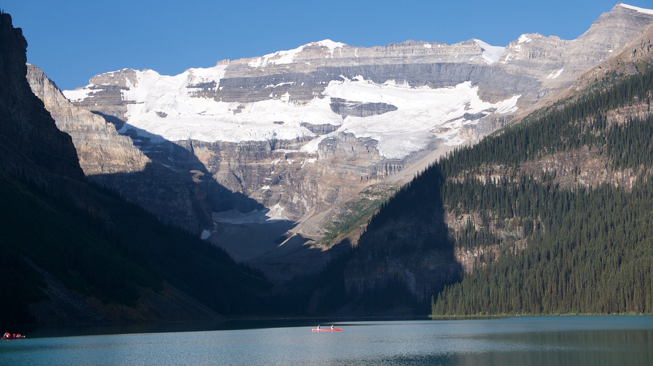 lake louise  canada  scenic free photo