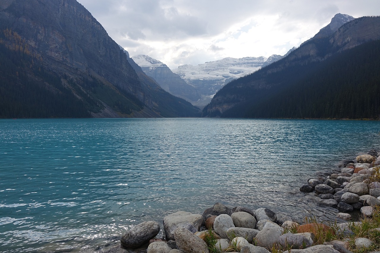 lake louise canada scenic free photo